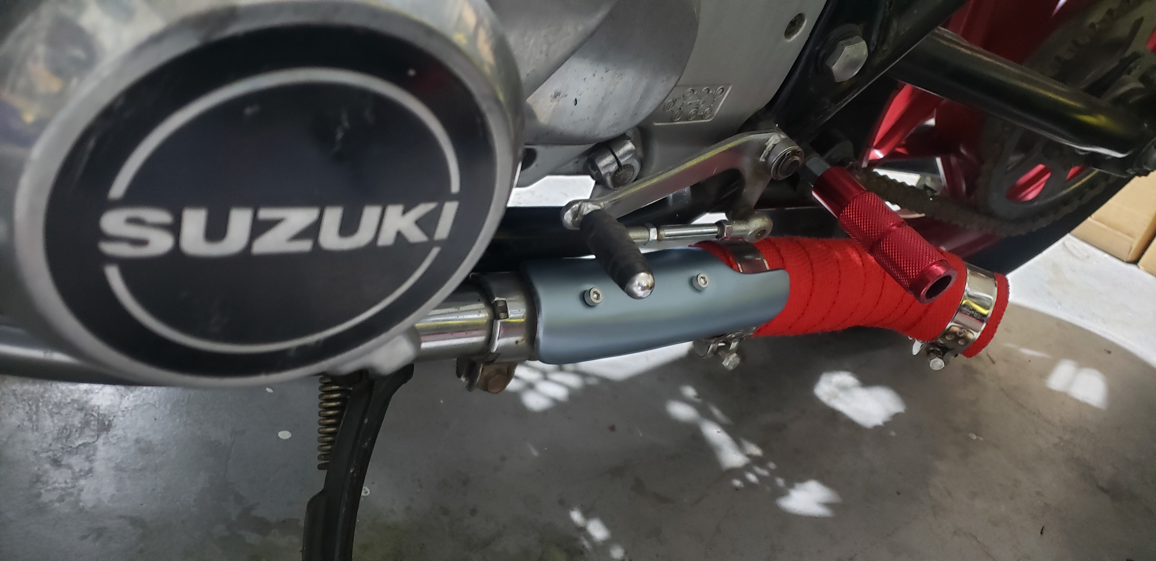 Custom Exhaust Pipes and Exhaust Wrap Suzuki GS550 Cafe Racer